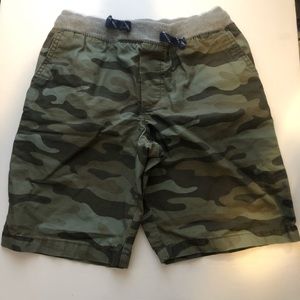 Carters camouflage boy shorts size 8
